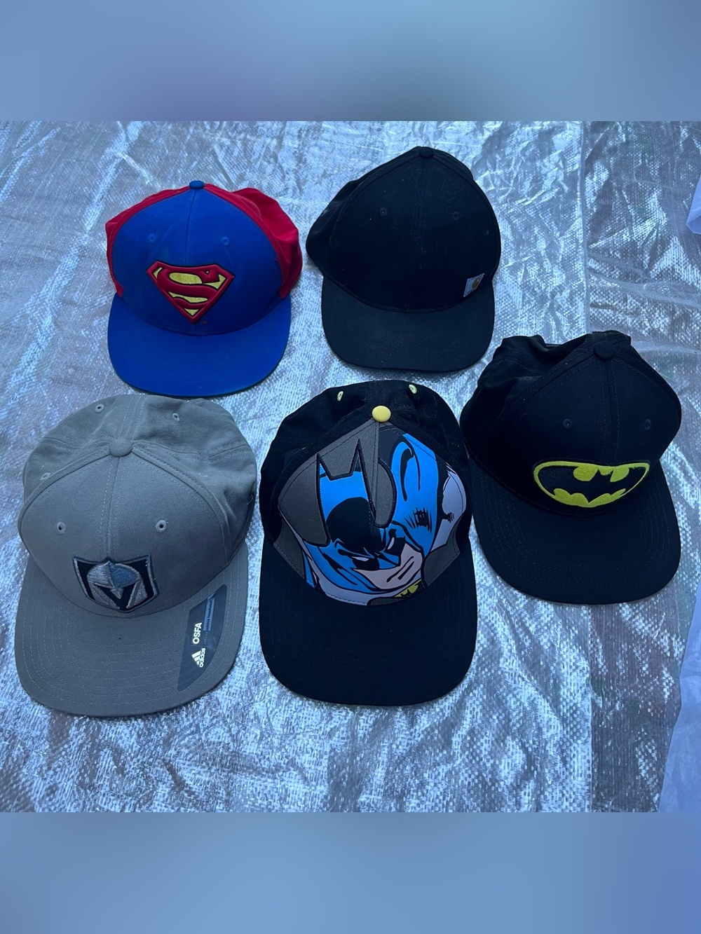 Caps